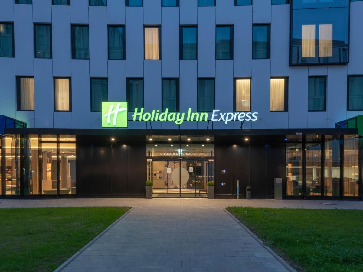 Holiday Inn Express Dusseldorf - Hauptbahnhof, An Ihg Hotel Екстер'єр фото
